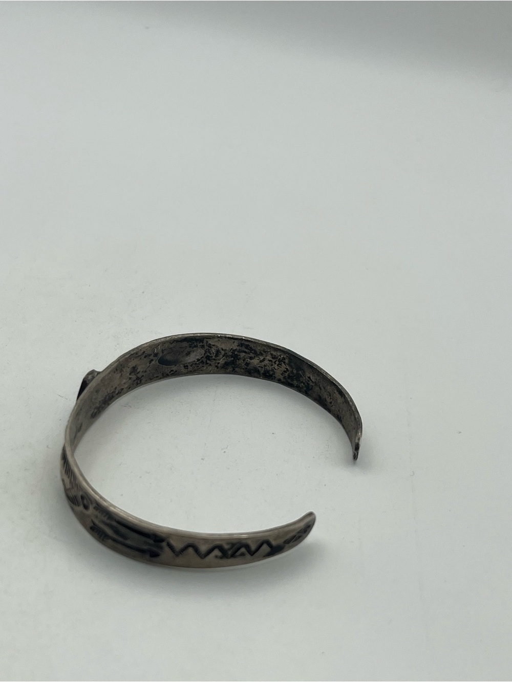 Native American sterling silver hand stamped blue stone vintage cuff bracelet - Picture 14 of 16